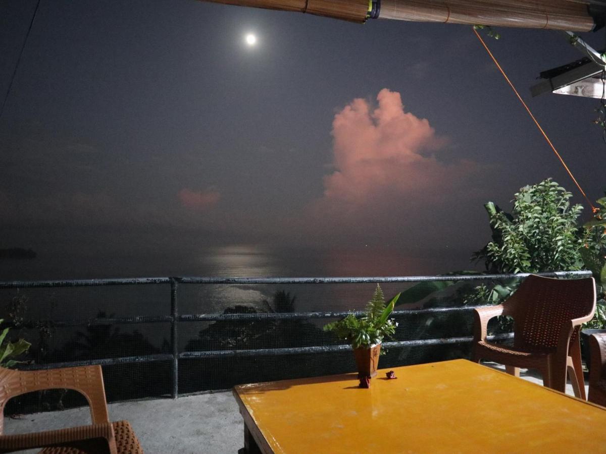 The View Padang, Amazing View, 8 Mins Mentawai Fast Ferry, Cold Beer,Close To Restaurants المظهر الخارجي الصورة