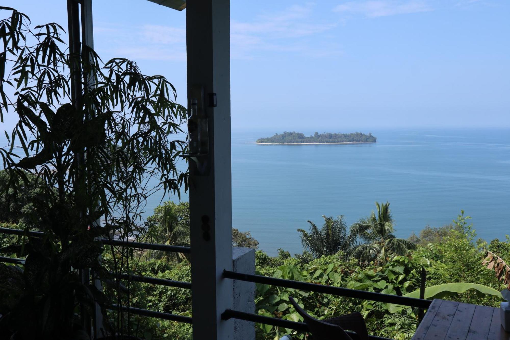 The View Padang, Amazing View, 8 Mins Mentawai Fast Ferry, Cold Beer,Close To Restaurants المظهر الخارجي الصورة