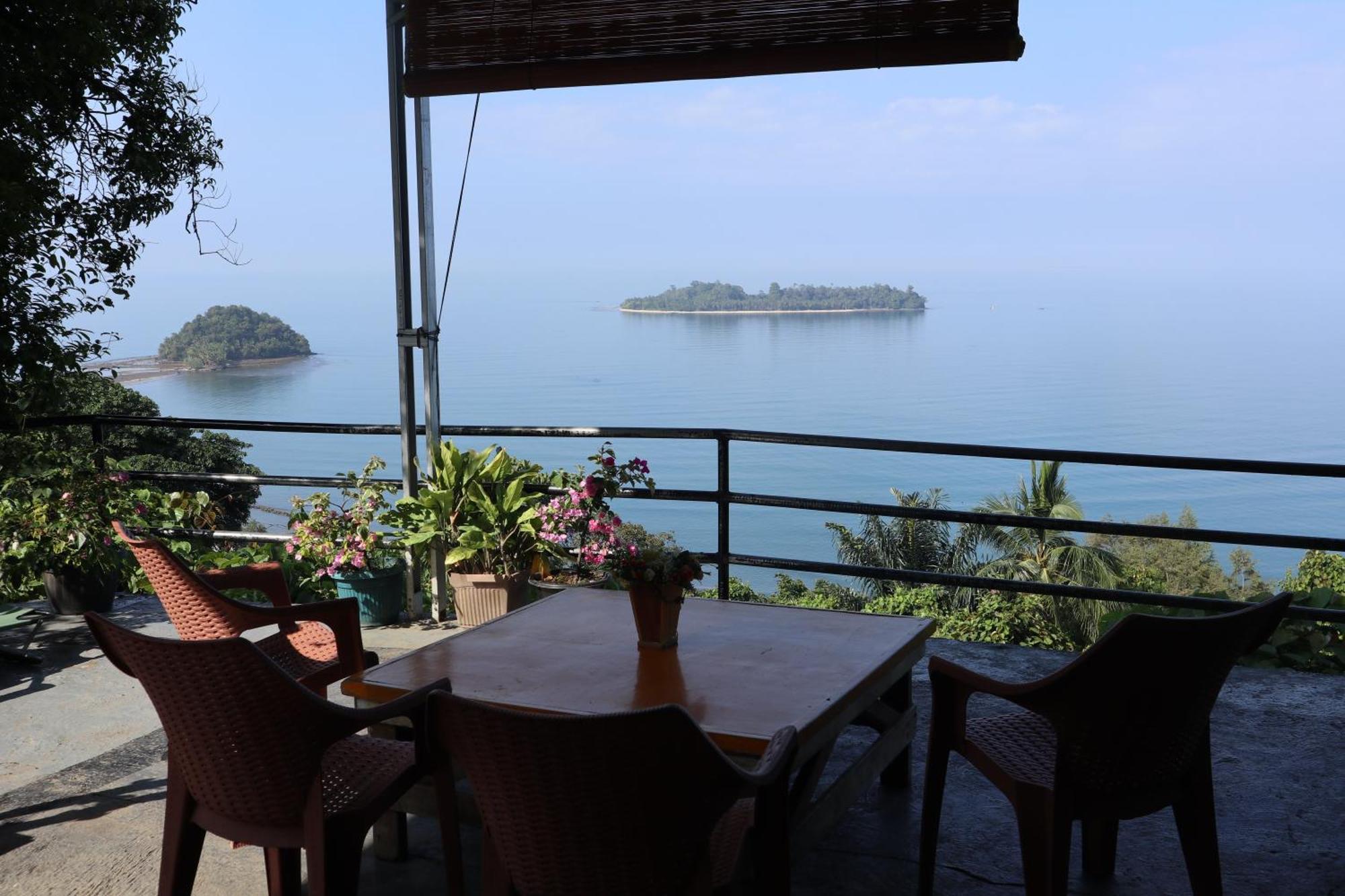 The View Padang, Amazing View, 8 Mins Mentawai Fast Ferry, Cold Beer,Close To Restaurants المظهر الخارجي الصورة