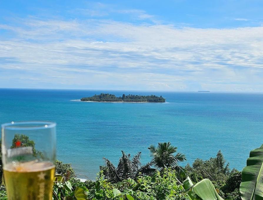 The View Padang, Amazing View, 8 Mins Mentawai Fast Ferry, Cold Beer,Close To Restaurants المظهر الخارجي الصورة
