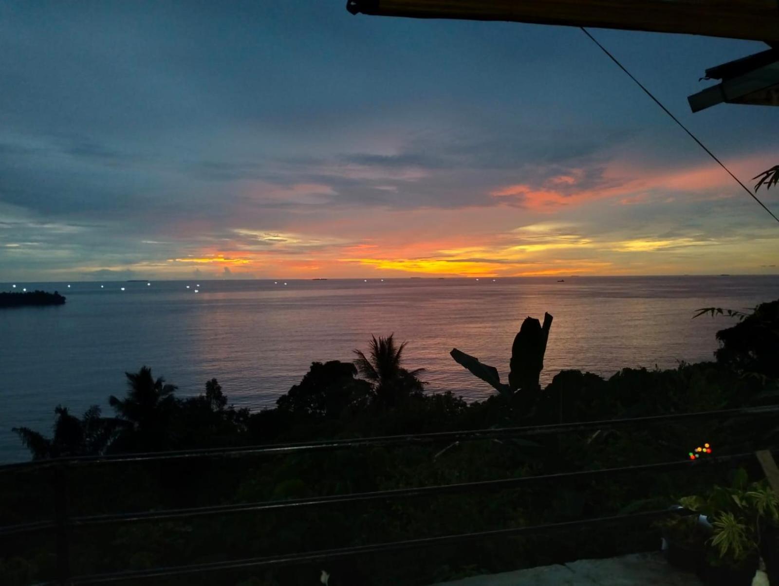 The View Padang, Amazing View, 8 Mins Mentawai Fast Ferry, Cold Beer,Close To Restaurants المظهر الخارجي الصورة
